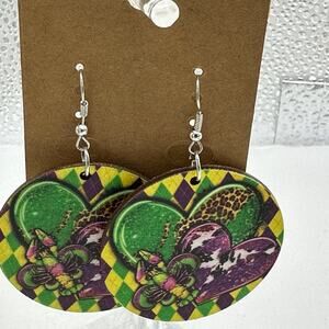 Super cute Mardi Gras earrings!